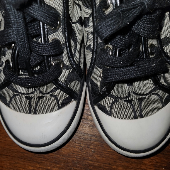 Coach Classic Signature C Barrett Shoes - Picture 6 of 10